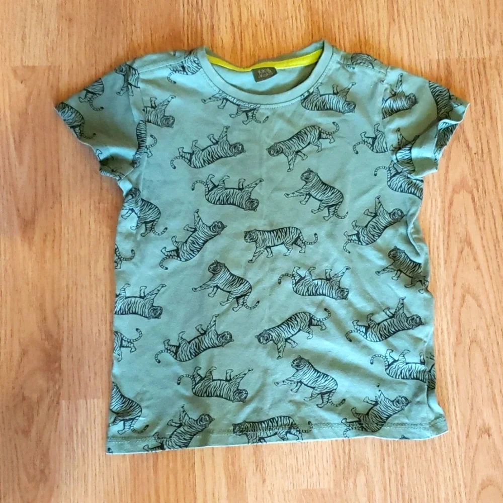 5 European Short sleeves 100% cotton Boy's Dinosaurs Tops Size 3/4